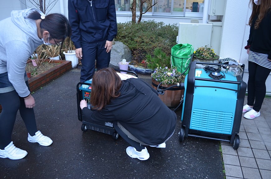 初めて触る発電機に戸惑いましたが…